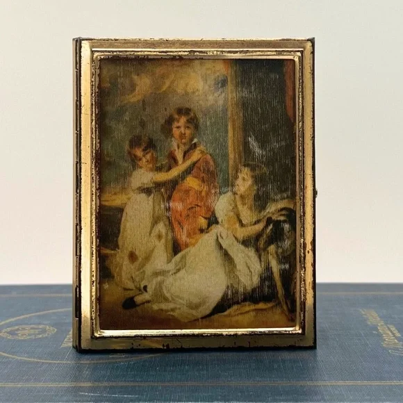 Vintage Brass Compact Case with Silk Photo / Vintage Beauty Compact - Picture 2 of 5